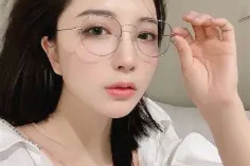万万没想到因为忘记拉窗帘就让这些明星口碑受到影响！