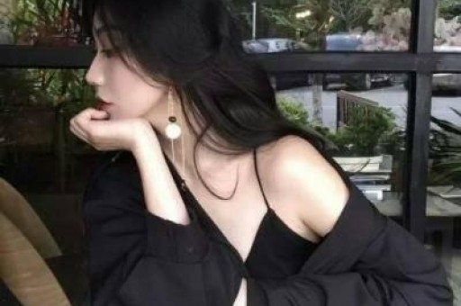 娱乐圈大瓜连环炸：黑眼圈男星疑隐瞒二胎冷巴豪车代言照常走花路